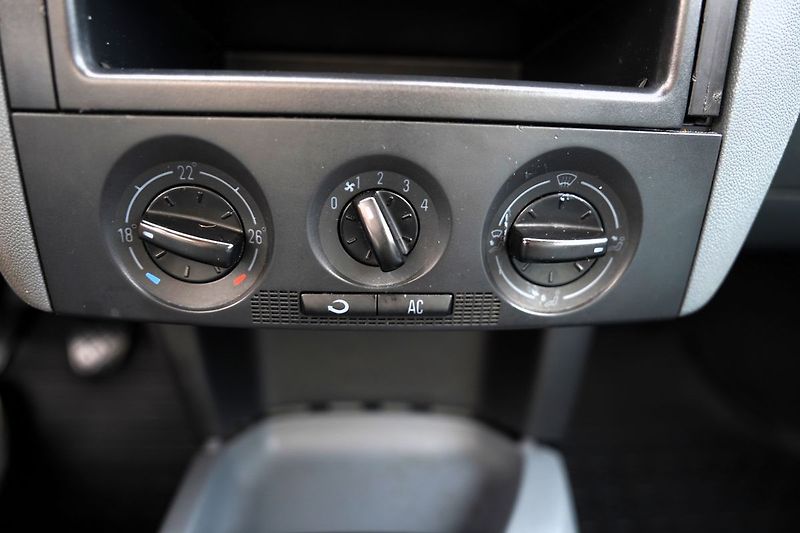 Škoda Fabia 1.9 TDI,100 PS/klima/alarm - fotka 32 z 34