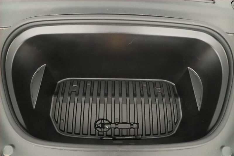 Tesla Model Y (2021) Long Range AWD 75kWh, SoH 91% - fotka 24 z 28