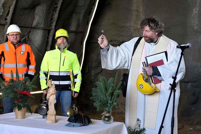 Žehnání svaté Barbory na stavbě tunelu Homole na budoucí dálnici D35 u Vysokého Mýta.