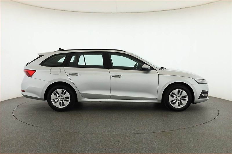 Škoda Octavia (2023) Ambition 2.0 TDI, ČR,1.maj - fotka 6 z 19