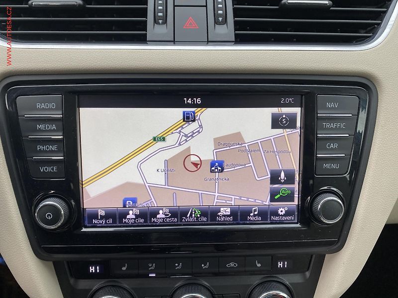 Škoda Octavia (2014) 1.4 TSi, Elegance, DSG, panor - fotka 17 z 18