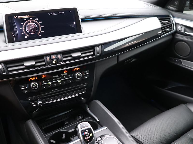 BMW X6 3,0 M50da 260kW Xdrive CZ LED - fotka 23 z 39