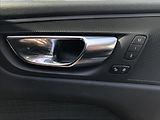 Volvo XC60 2,0 AWD MOMENTUM PRO  B4 - náhled 20