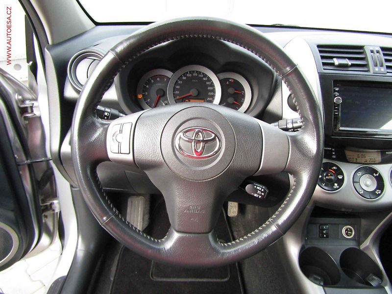 Toyota RAV4 (2007) 2.2. D-CAT 4x4, AC, kůže - fotka 20 z 23