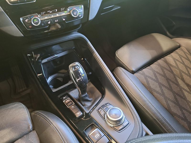 BMW X1 xDrive18d X-Line - fotka 15 z 24