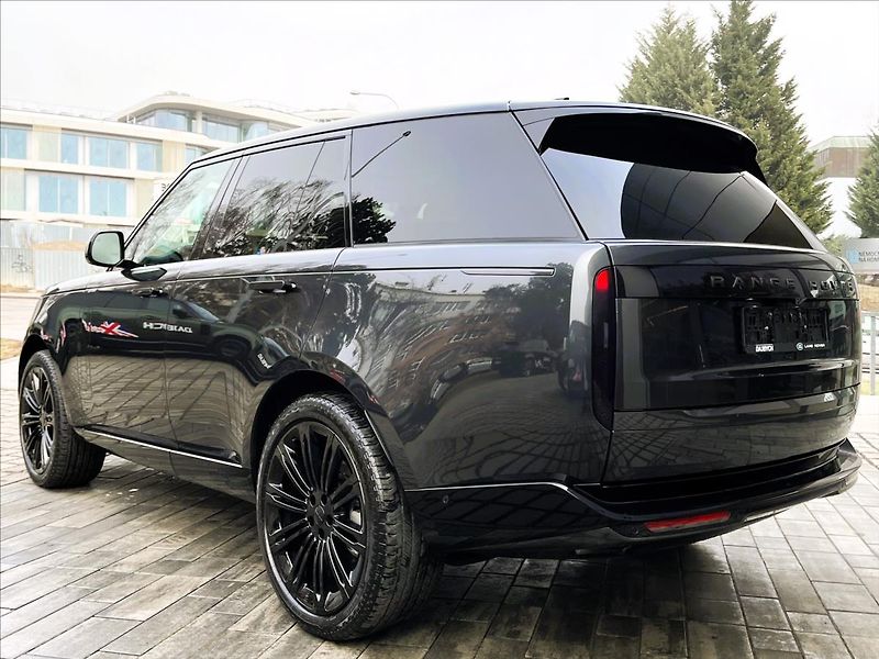 Land Rover Range Rover (2026) 3,0 P540 V8 AUTOBIOGRAPHY SWB - fotka 4 z 38