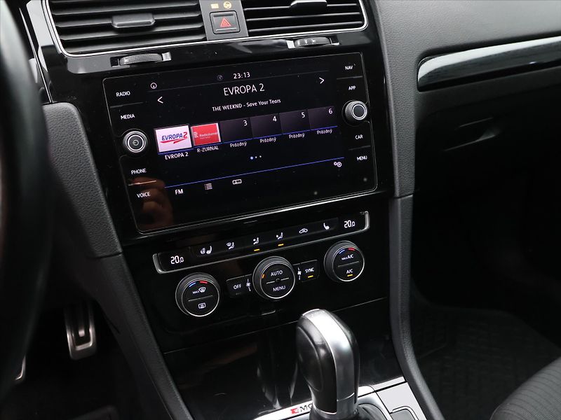Volkswagen Golf 2.0 TDI 110KW DSG 4Motion - fotka 20 z 30