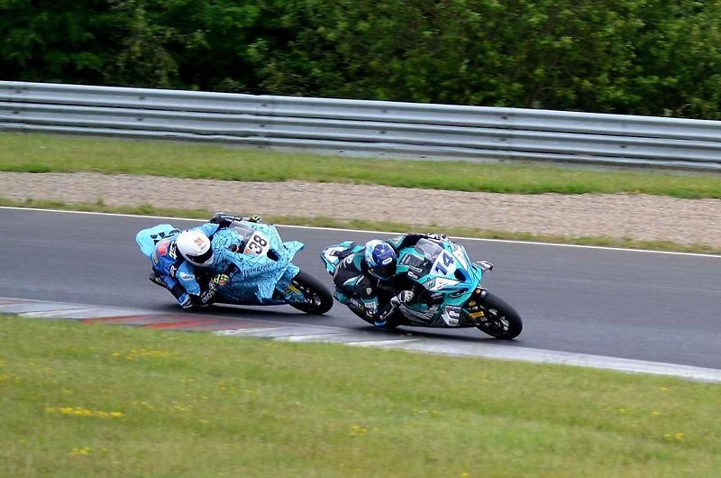 Autodrom Most o víkendu hostil závody mezinárodního mistrovství Německa IDM a závod FIM mistrovství světa sidecarů. Na snímku je rakouský jezdec Philipp Steinmayr v plné jízdě třídy Superbike.
