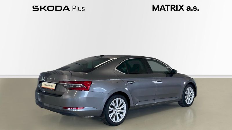 Škoda Superb (2024) Style 2.0TSI 140kW  DSG - fotka 2 z 33