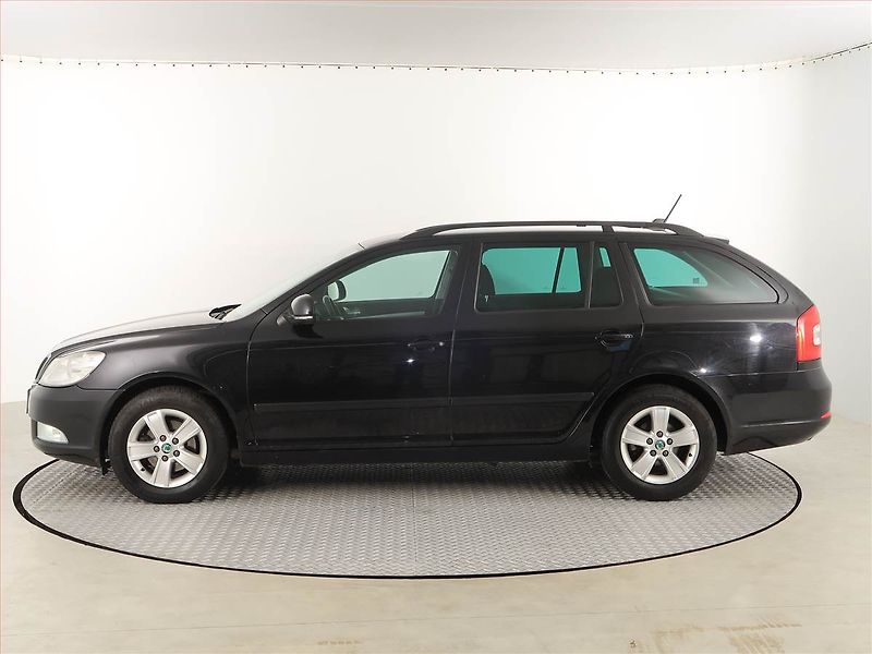 Škoda Octavia (2012) Ambiente 1.6 TDI, Navi - fotka 3 z 17