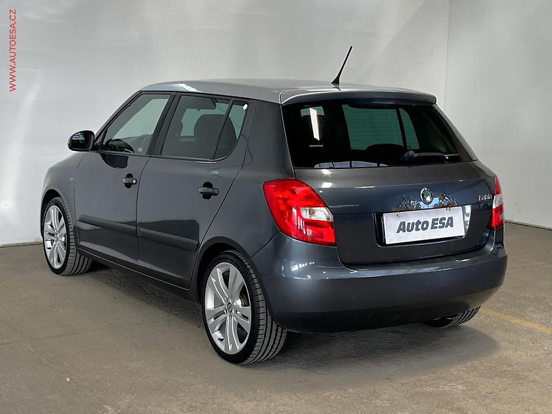 Škoda Fabia (2011) 1.2 TSi, ČR, AC, STK1/28 - fotka 6 z 13