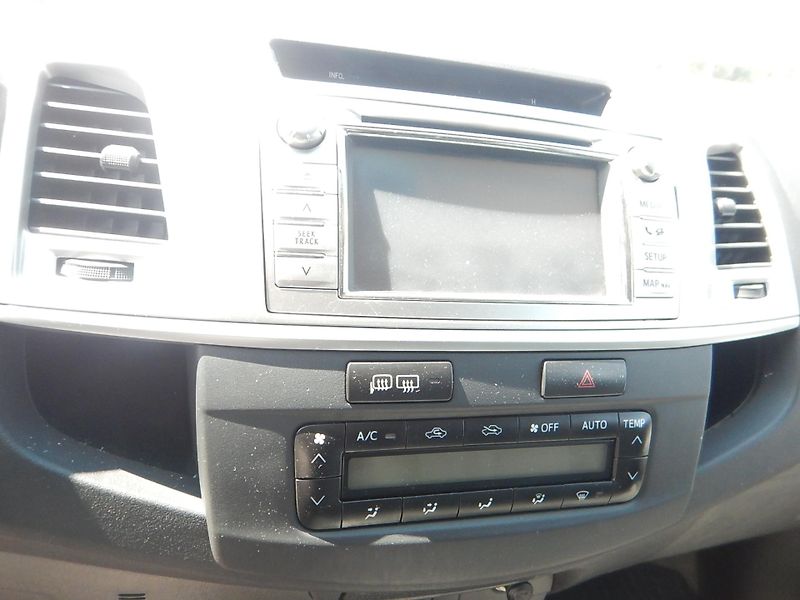 Toyota Hilux 3.0 D-4D, 4x4, AUTOMAT, TAŽNÉ - fotka 24 z 26