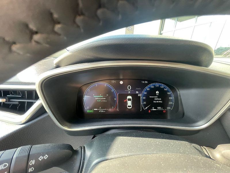 Toyota Corolla 1.8 Hybrid Style - fotka 19 z 24