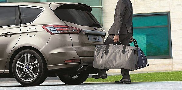 Ford S-Max.