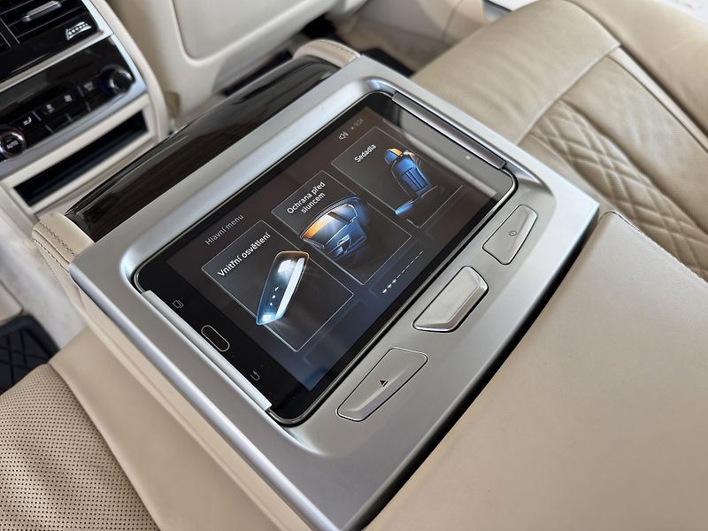 BMW Řada 7 750i xDrive*Laser*NočníVidění - fotka 17 z 47