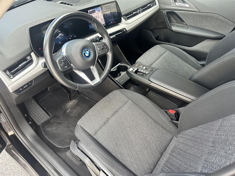 BMW iX1 xDrive30 - fotka 5 z 14