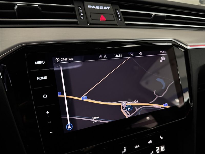 Volkswagen Passat 2,0 TSi  DSG Elegance Virtual - fotka 33 z 47