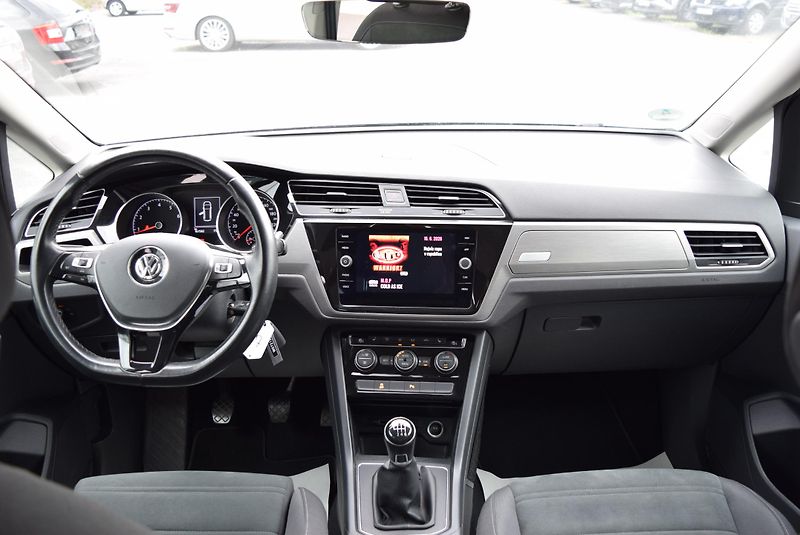 Volkswagen Touran (2018) 1.4TSI 110kw CLBMT 7MÍST NAVI - fotka 18 z 49