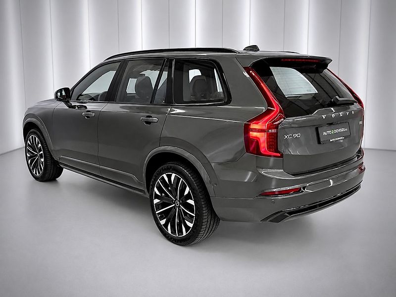 Volvo XC90 (2026) B5 AWD PLUS DARK, PANORAMA, H/ - fotka 4 z 32
