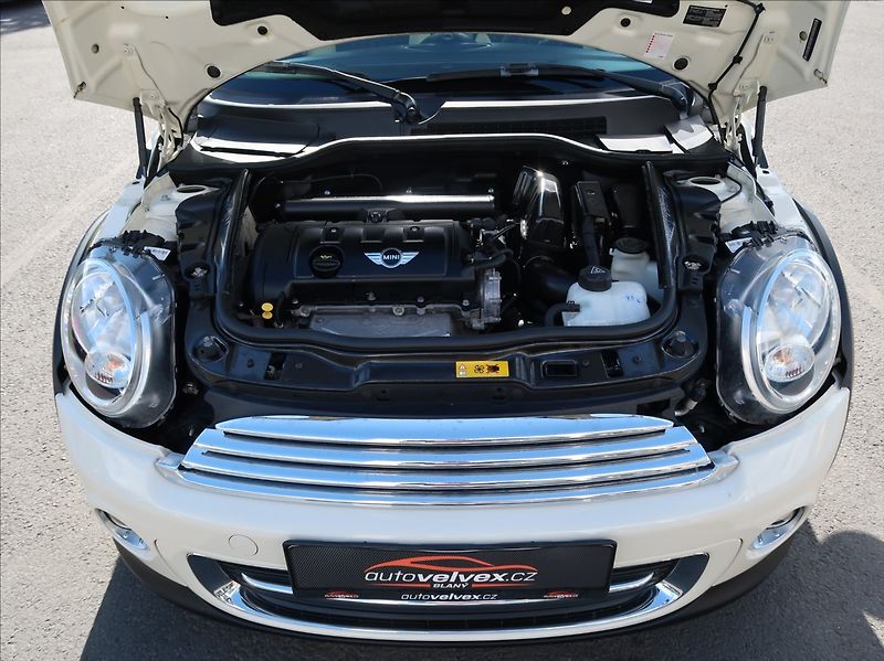 Mini Cooper 1,6 i,90kW,1majČR,automat,53tk - fotka 20 z 25