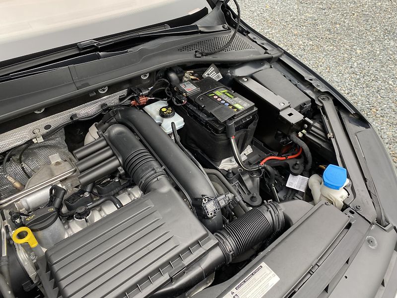 Volkswagen Golf 1.4 TSI 92kW-1xMAJ.-LED- ACC - fotka 42 z 44