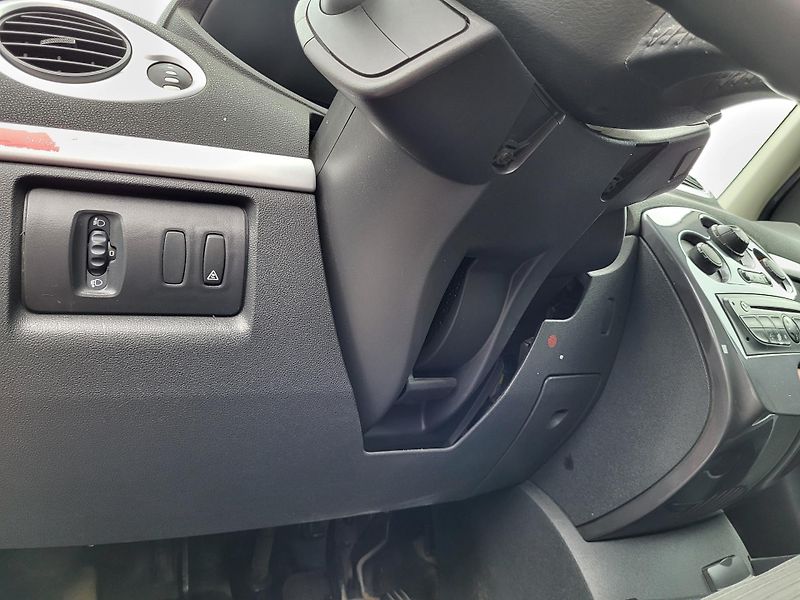 Renault Clio GRANDTOUR 1.2 i 16V ČR 1.majit - fotka 25 z 41