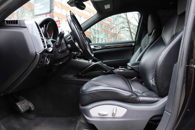 Porsche Cayenne S DIESEL 4.2 V8 283kW 4X4 DPH - fotka 22 z 50