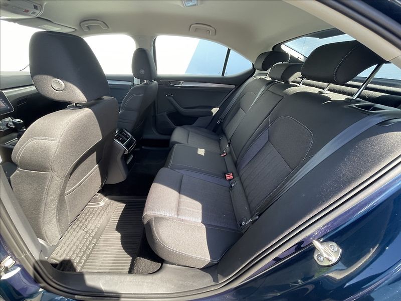 Škoda Superb 2,0 TDI Style NAVI+Kamera 360° - fotka 15 z 23
