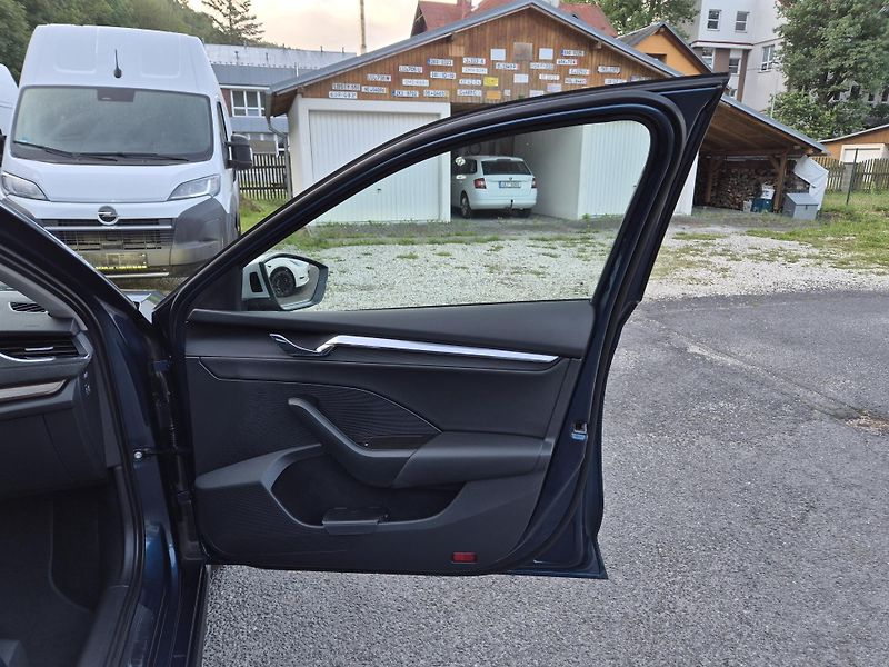 Škoda Octavia Combi Scout TDi 147kw DSG 4x4 - fotka 39 z 49