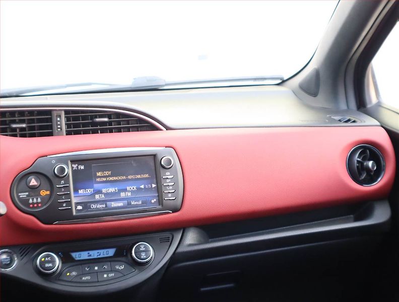 Toyota Yaris (2018) 1.5 Dual VVT-i, Tempomat - fotka 8 z 16