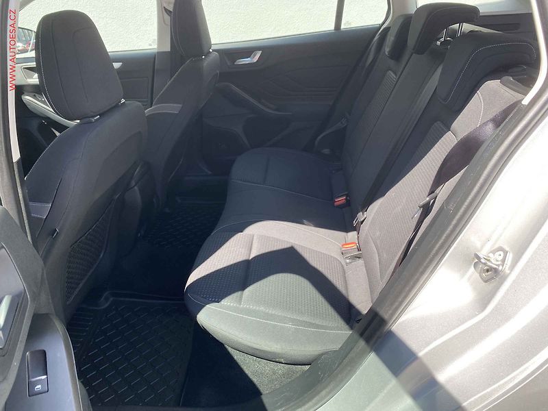 Ford Focus (2018) 1.5 TDCi, AC, navi, park - fotka 10 z 19