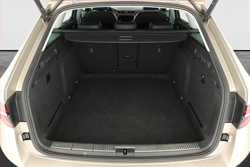 Škoda Superb (2023) Laurin&Klement 1.5 TSI - fotka 19 z 20