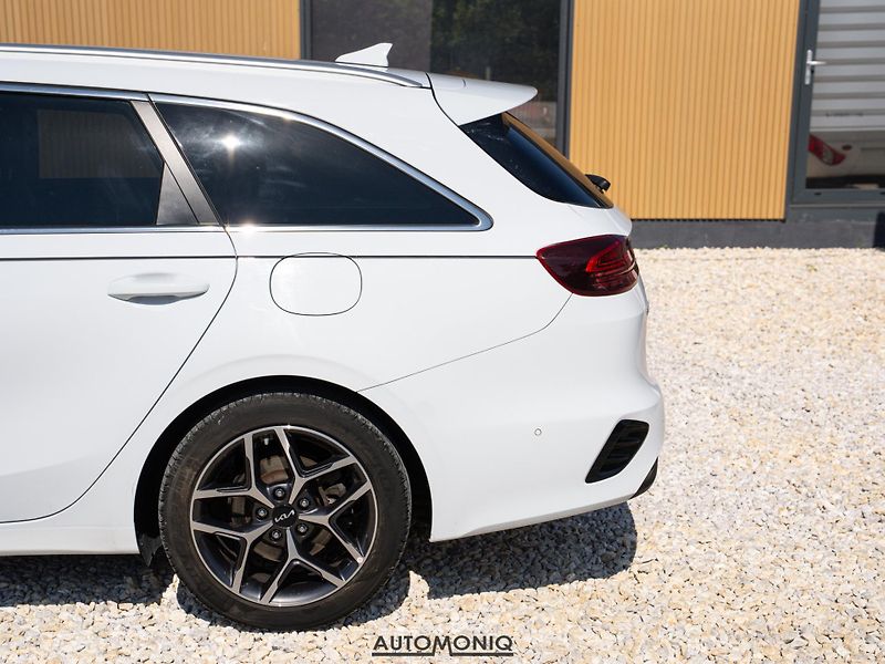 Kia Ceed SW (2022) 1.5 T-GDI Platinum Automat JBL - fotka 20 z 21