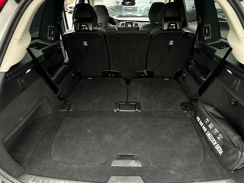 Volvo XC90 B5 AWD Ultimate PANO VZDUCH - fotka 18 z 20