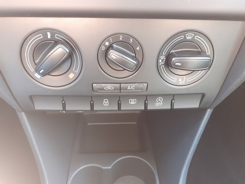 Škoda Rapid (2016) 1.2 TSi ACTIV - fotka 12 z 35