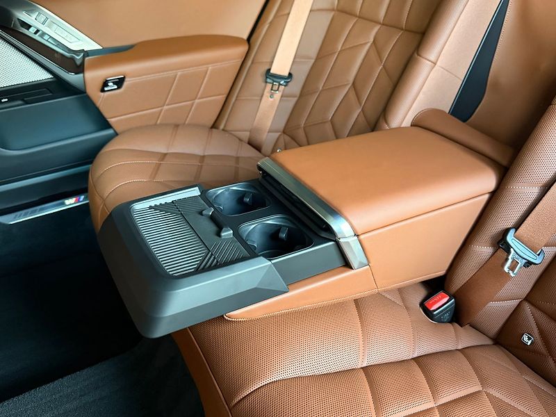 BMW Řada 7 40d xDrive,Masáž,Nezávislé,360 - fotka 31 z 35