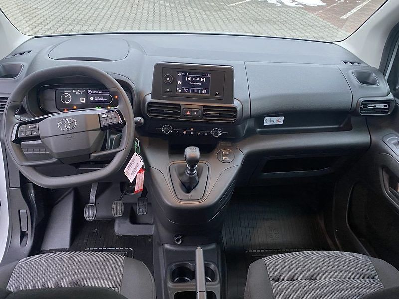 Toyota ProAce City 1.5 Diesel 130 5D CrewCab Long - fotka 17 z 26