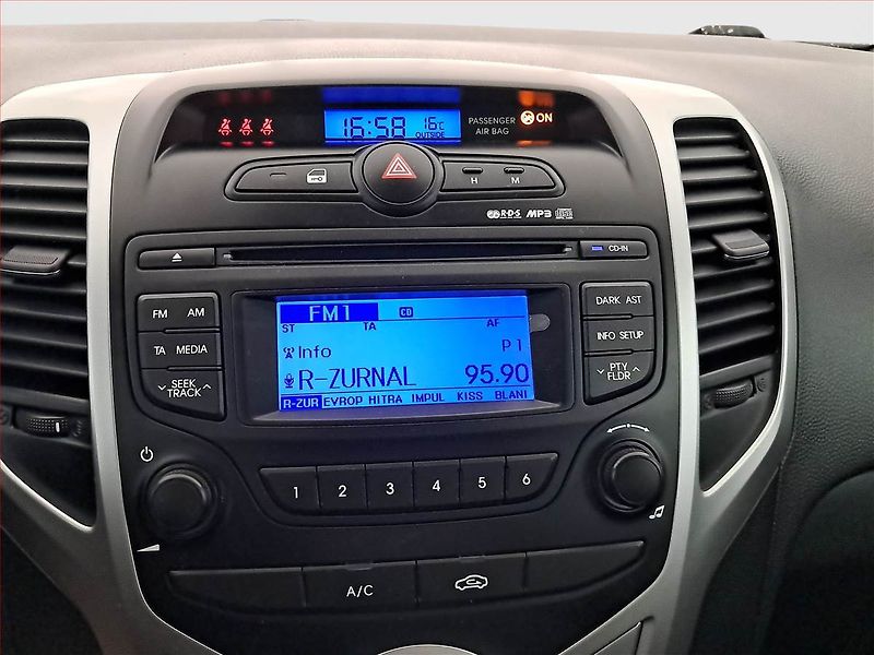 Hyundai ix20 (2015) 1.4 CVVT, Serv.kniha - fotka 12 z 17