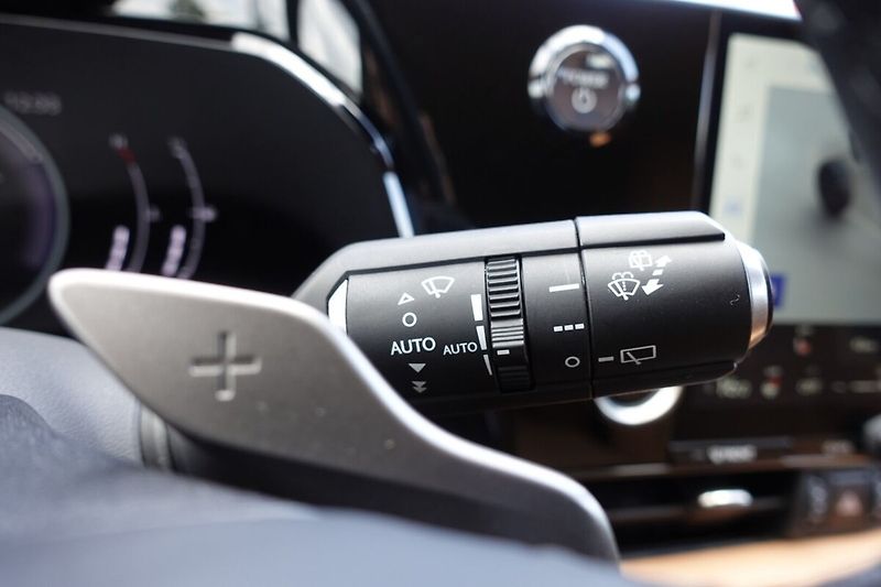 Lexus NX 350h NX350h Executive FWD - fotka 29 z 33