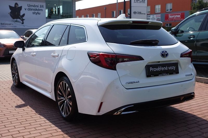 Toyota Corolla 2,0 HEV Style TS - fotka 6 z 32