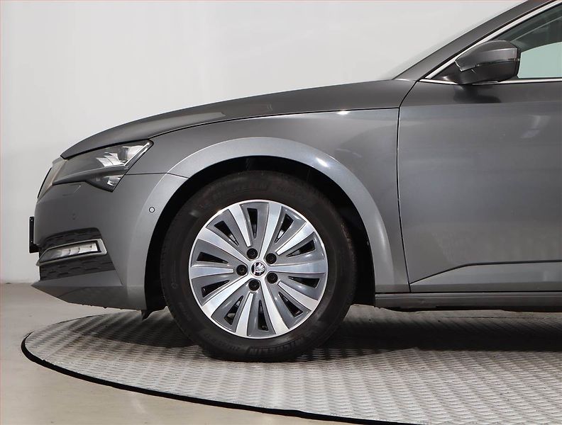 Škoda Superb (2022) 2.0 TDI - fotka 15 z 29