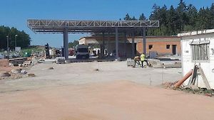 Rozsáhlá rekonstrukce benzínové pumpy u jesenické křižovatky na trasách Praha - Karlovy Vary a Žatec - Plzeň.