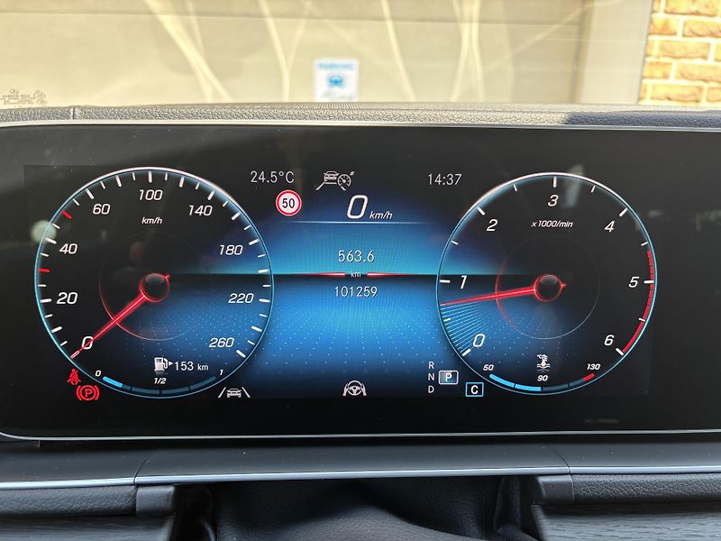 Mercedes-Benz GLE (2023) 400d 4MATIC 9GTRONIC AMG Paket - fotka 126 z 166
