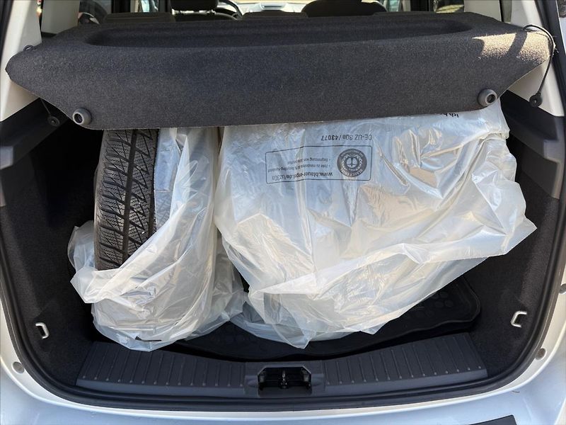 Ford C-MAX 1,5 TDCi 88kW Titanium - fotka 10 z 20