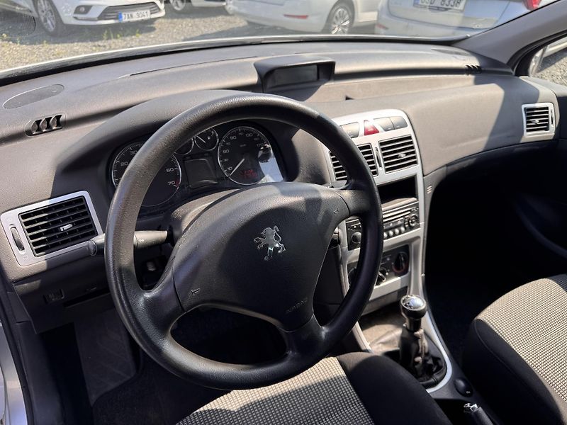 Peugeot 307 SW 1.6 16V - fotka 10 z 17
