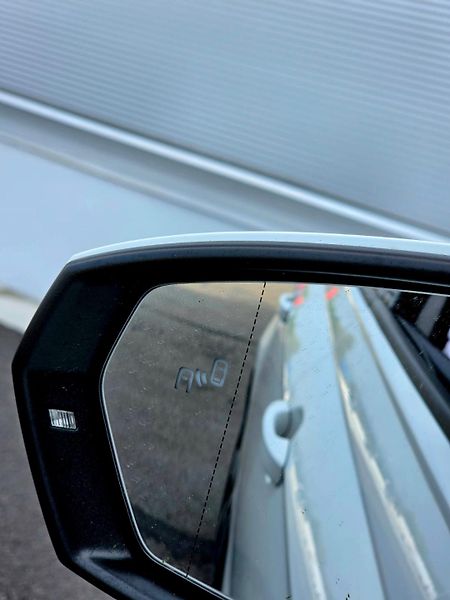 Volkswagen Polo GTI 2.0TSI DSG 152kW DPH 1.Maj - fotka 20 z 22