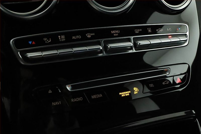 Mercedes-Benz GLC (2017) 350 e 4MATIC - fotka 12 z 20