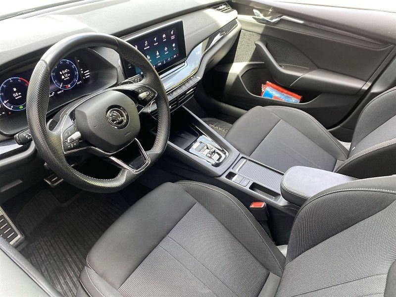 Škoda Octavia (2023) 2.0 TDI DSG SportLine - fotka 8 z 35