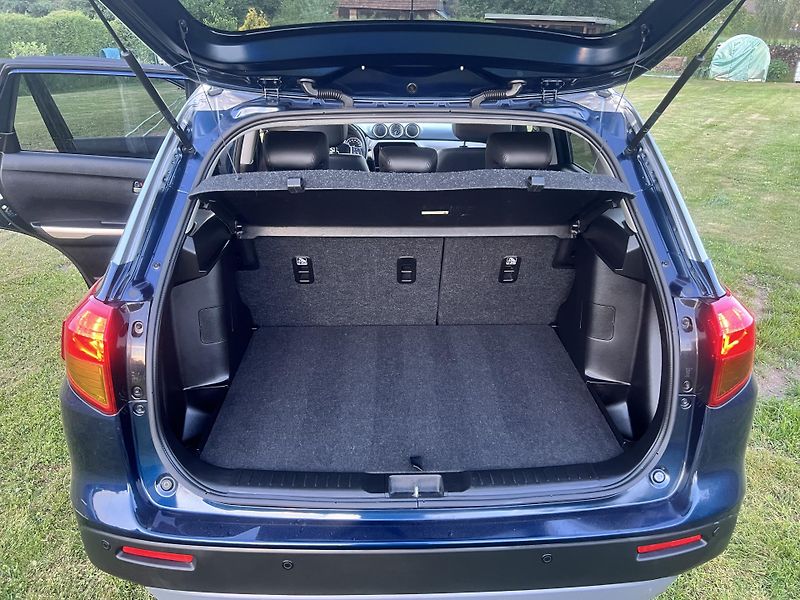 Suzuki Vitara 1,6 88KW,4x4,NAVI,PANORAMA - fotka 16 z 47
