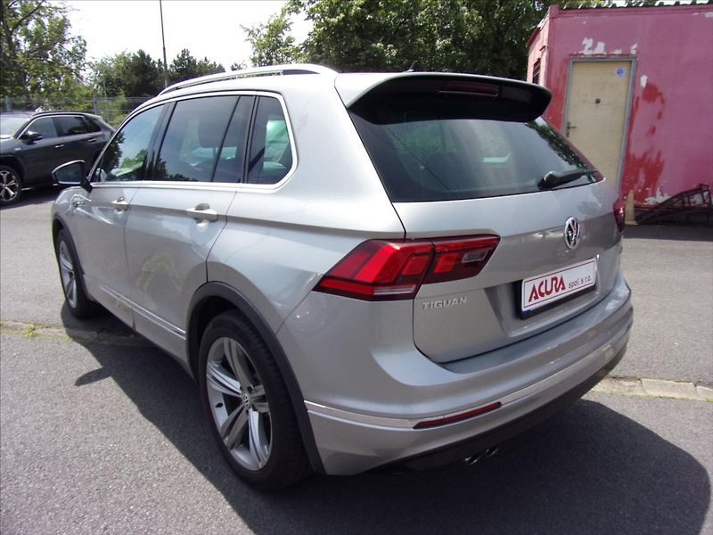 Volkswagen Tiguan 2,0 TSI R-Line 4Motion DSG - fotka 5 z 30
